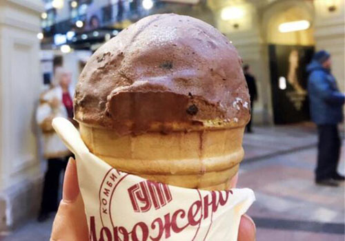 在炎热的天气吃上一口冰淇淋沁人心脾。